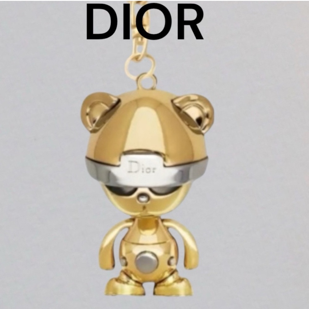 Dior INLEX Metallic Teddy Bear Keychain
Bag Charm Gold/Silver Tone Metal - Picture 10 of 10